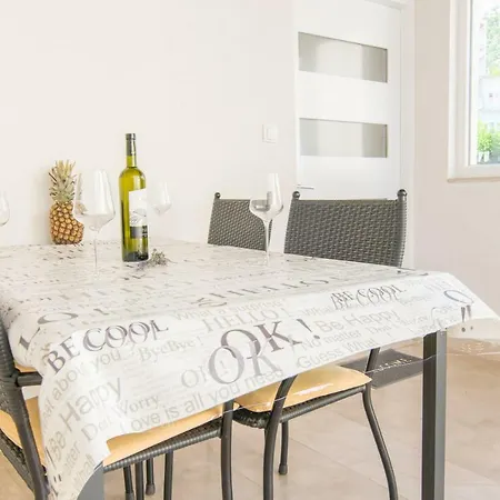 Apartment Holiday Makarská Exteriér fotografie